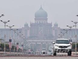 Keadaan jerebu di malaysia kuala lumpur bacaan ipu hampir 200. Kabinet Bincang Jalan Penyelesaian Jerebu Esok