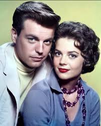 Robert Wagner being MACHO while Natalie looks