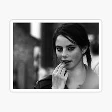 She appears in all of the first four series, as well as the seventh series, and appears in the most episodes (27). Effy Skins Geschenke Merchandise Redbubble