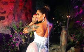 The first season of paradise hotel, hosted by amanda byram, aired on fox from june 18 to october 1, 2003, and consists of thirty episodes. Topp 11 Sitater Fra Forste Uke Med Paradise Hotel 730 No