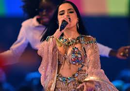 Se hizo público el video de una fuiesta privada donde #stephaniegomez, hermana de #beckyg interpreta un clásico del cancionero mexicano. Becky G Sorprende A Su Hermana Cantandole En Espanol Y Hasta Con Mariachis Por Su Cumpleanos 17 La Opinion