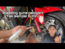 Tip servis & bleeding brake kereta 1)untuk brake drum belakang pula.first buka nut yg ada tanggalkan cover drum tersebut 2) kalau brake pad tu masih tebal lagi. Bleeding Brake Guna Picagari Mudah Tak Sampai 5minit Semua Motor Boleh Wajib Tgk Y15 R15 Sym Youtube