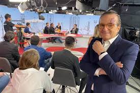 It is also the largest network of radio stations of the southern hemisphere and of latin america. Jovem Pan Negocia Espaco Em Canal Aberto De Tv 06 07 2021 Mercado Folha