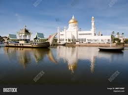 The best known landmark and symbol of brunei is sultan omar ali saifuddin mosque. Sultan Omar Ali Image Photo Free Trial Bigstock