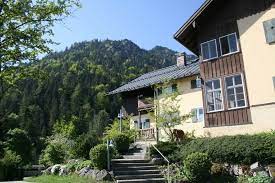Um eine detaillierte beschreibung der angebotenen dienste hinzufügen, klicken sie auf ' aktualisieren'. Indien Vor Alpenkulisse Das Yogahaus Samvit In Schliersee Schliersee Magazin