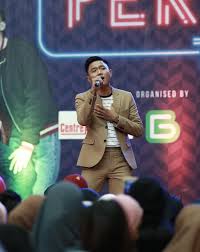 Pada kesempatan kali ini cimahi.info akan memberikan lirik lagu terbaru dan terbaik yaitu lirik lagu lewung nella kharisma khusus untuk kalian yang saat kini sedang mencari lirik lagu terbaru. Biodata Isma Sane Penyanyi Lagu Derita Dan Kembali Iluminasi