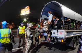 Dicha decisión se vincula a la intención de resguardar la seguridad y de minimizar posibles disturbios o enfrentamientos. El Lunes 9 El Toque De Queda Es A Las 7 00 Pm Ensegundos Do