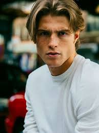 30 Coolest Long Hairstyle For Men Sonderstay Blog 30coolest Blog Coolest Hairstyle Long Men In 2020 Middle Hair Men Haircut Styles Middle Part Hairstyles