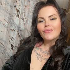 Kirsten Starr's Instagram, Twitter & Facebook