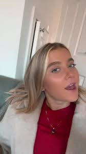 Emily in Paris Olivia Thompson