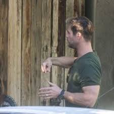 I build things, stories, companies, collaborations of thoughts, dreams, & believe in a future where we all have a right to pursue happiness. Cele Mai Bune 852 Imagini Din Chris Hemsworth In 2019 Promis Chris Hemsworth Thor È™i Manner