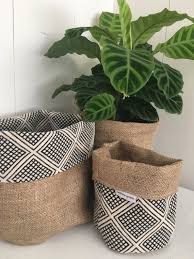 Moderne Wanderer Wende Hessische Pflanztasche En 2020 Deco D Interieur Artisanale Decoration Plante Projets De Couture