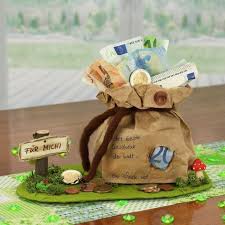 Geburtstag geburtstagsgeschenke für alle als wir noch kleine kinder waren, freuten wir uns auf unsere geburtstage, da eine diy whiskeytorte zum 30. Eine Pfiffige Geldgeschenke Geburtstagsidee Zum Nachbasteln Geldgeschenke Geburtstag Selber Basteln Geldgeschenke Geburtstag Basteln Geburtstag Selber Basteln