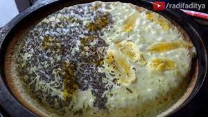Martabak jenis ini memadukan topping pisang dan keju yang disiram dengan susu kental manis pada proses akhir pembuatannya. Terang Bulan Isi Pisang Coklat Keju Youtube