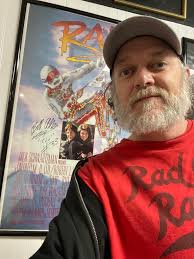 What name should I give a therapy dog for a Christmas visit?