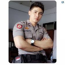 Foto orang ganteng yang ada di artikel ini mungkin tidak sesuai dengan ekspetasi kamu. Pin Di Men In Uniform
