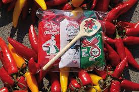 Paprika kalocsa is great for sauces, stir fry and stuffing! Quality Tours Travel Ungarn Puszta Paprika Tokajer