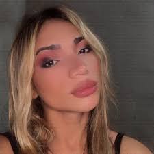 Parcial da enquete do UOL aponta eliminação de Vitória Strada no reality  #BBB25. Gostaram desse suposto resultado? Lembrando que a enquete do UOL  não tem caráter científico nenhum em relação à votação