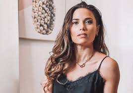 Capucine anav est toujours là où on l'attend le moins. Capucine Anav Rants Not Everything Is Product Placement Geeky News