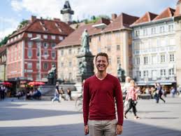Denn von dort oben erhältst du auch eine super aussicht auf die stadt, von wo du beispielsweise auch das kunsthaus erspähen kannst. Graz Sehenswurdigkeiten 15 Highlights Fur Deine Stadtereise