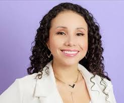 Cara Wells's Instagram, Twitter & Facebook