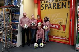 Touch device users, explore by touch or with swipe gestures. Das Futterhaus Sponsert Fussballe Fur Lsk Jugend Luneburger Sk Hansa