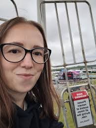 Beth Lawry's Instagram, Twitter & Facebook