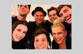 Im frühjahr 2019 schalteten bis zu 1,37 millionen zuschauer ab 3 jahren die 6. Sing Meinen Song 2019 Gastgeber Michael Patrick Kelly Sorgt Fur Harmonie