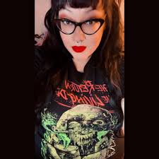 What facial products or face washes help with oily skin?