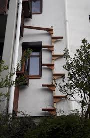 ich wohne im 1 stock und habe uber diese katzentreppe meinen 2 miezen zu freigang verholfen ohne die fassade zu beschadigen katzen treppe katzentreppe treppe