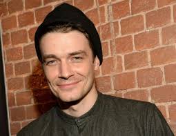 Maksim aleksandrovich matveyev is a russian film and theater actor. Maksim Matveev Zapechatlel Elizavetu Boyarskuyu V Rubashke Oversajz I S Bokalom Vina