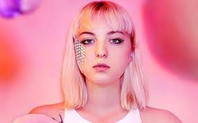 Lowell Singer's Instagram, Twitter & Facebook