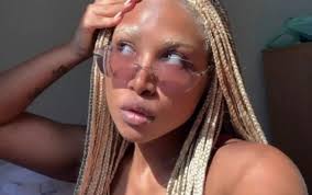 Ebony: Pensamentos Intrusivos