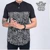 Batik ini dikategorikan sebagai batik modern yang bisa kamu gunakan untuk berbagai acara semi formal dan formal. 1