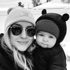 Renee Morelli's Instagram, Twitter & Facebook