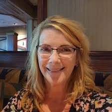 Julie Winstead's Instagram, Twitter & Facebook