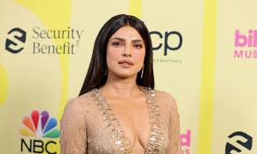 Родилась в семье капитана ашока чопры и доктора мадху чопры. Priyanka Chopra S Stunning Sunbathing Shot Sparks Fan Frenzy Hello