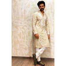 Kartik Aaryan S Looks That Will Leave You Stunned Kartik aryaan makes funn of girlfriend ananya panday for eating plate full of cake at farha's party buy chamaat eyewear. kartik aaryan s looks that will leave