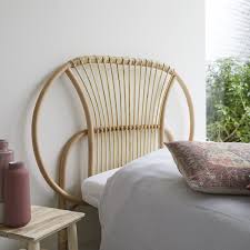 In legno scolpito o in rattan, in pelle o con imbottitura capitonné in velluto, le nostre testate da letto esaltano l'arredo della camera da letto. Testata Letto In Rattan 120 Cm Arredo Per Camera Letto Tikamoon