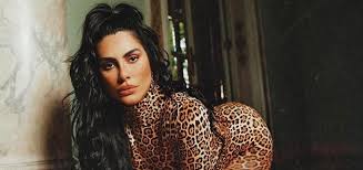 Only high quality pics and photos with cleo pires. Cleo Se Refresca Na Piscina E Detalhe Chama Atencao