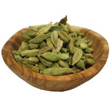 Approximately there is 1/8 teaspoons of seeds in a pod. Green Cardamom Pods 50g Cardomom Cardamon Buy Online Spices Uk