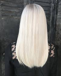 Inspiration Coloration Blonde Et Coupe Par Le Salon De Coiffure La Recreation Coloration Blonde Couleur Blonde Coiffure Couleur