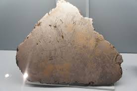 Meteoritos são atraídos por ímãs: File Meteorito I Jpg Wikimedia Commons