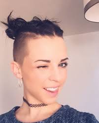 Sideshaveideas On Instagram The Beautiful Leahszn What Do You Think Hot Young Gi In 2020 Short Shaved Hairstyles Shaved Side Hairstyles Androgynous Hair