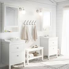 Hemnes Rattviken Weisser Waschtisch Mit Zwei Schubladen Und Hemnes Spiegelschrank Mobel Selber Bauen Badezimmer Inspiration Ikea Badezimmer Bad Inspiration