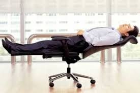There are quite a few reasons why you may find it necessary to take a nap in your office chair, whether it is your home office or office at work. Office Nap Archive Tres Click