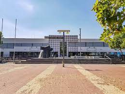 Der alte brunnen, war beliebt bei jung/alt und so manchen durstigen vogel. Namensgebung Der Bibliothek Im Markischen Viertel Berlin De