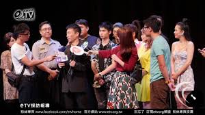 但年青世代更傾向台灣獨立或反對統一，對與中國政商關係深厚的郭台銘，將是嚴格考驗。 郭台銘曾經說過，市場就是他的祖國，而現在其公司最大的市場就是「中國與美國。 」 他在中國與習近平公開會面數次，亦曾經帶著中國總理李克強參觀富士康工廠。 專攻兩岸政治經濟. éƒ­å­ä¹¾æ¨¡ä»¿é­‚ä¸Šèº«æ¨¡ä»¿éƒ­å°éŠ˜ç¶­å¦™ç¶­è‚– Youtube