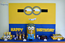 Acest film nu are sinopsis. Anniversaire Minions