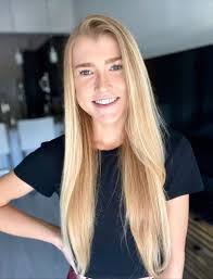 Jennifer Holmquist's Instagram, Twitter & Facebook